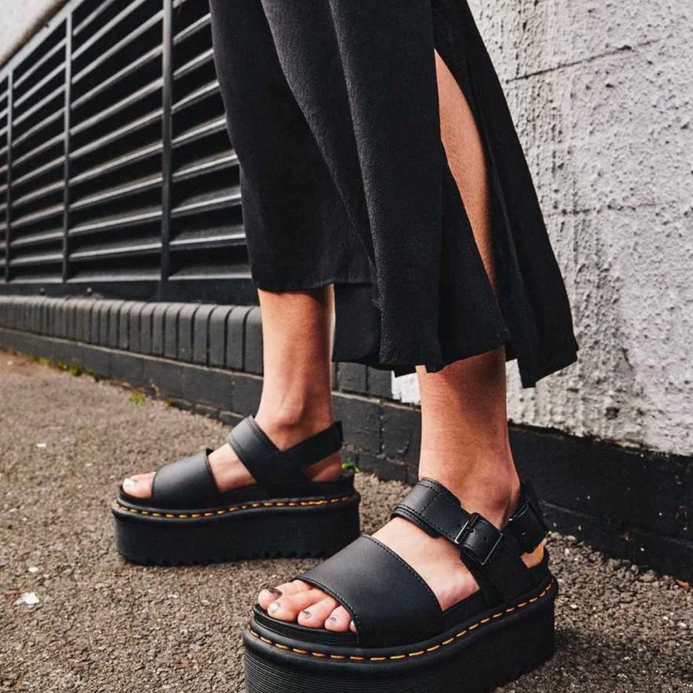 NWOT Dr. Martens Black Platform Voss quad Sandals